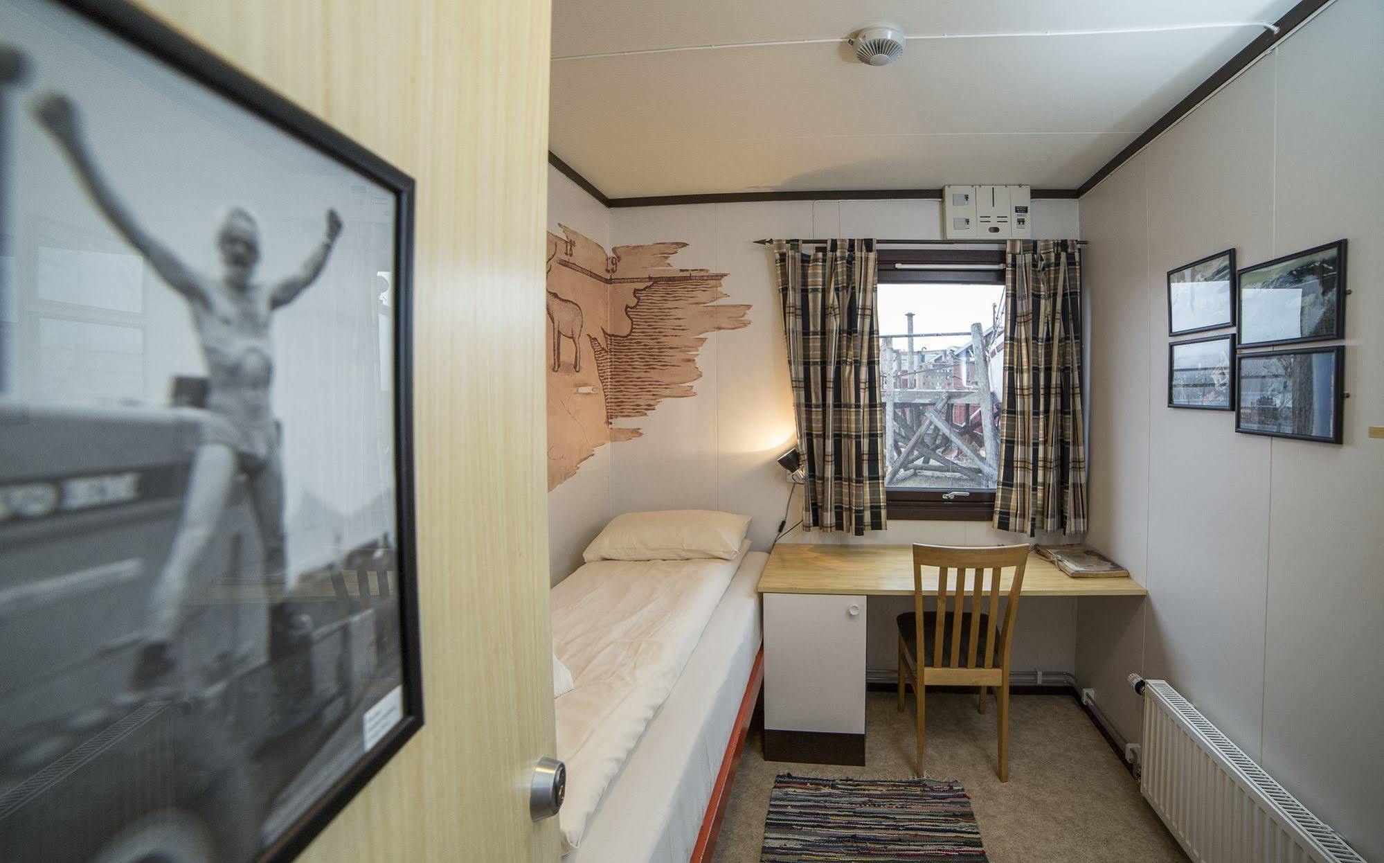 Mary-ann's Polarrigg 2* Longyearbyen